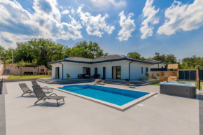 NEW! Villa Dalmatia with Sauna, Hot tub, Heated pool